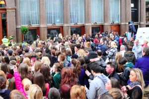 Justin Biebers konsert i Liverpool: Kaos utanför hotellet