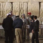 Justin Bieber besöker västra muren i Jerusalem