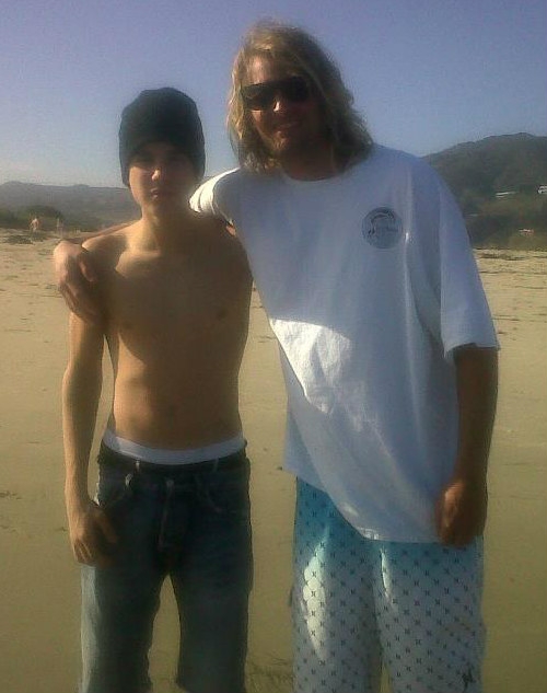 Justin i bar överkropp på Malibu Beach