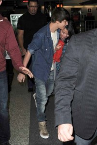 Justin och Selena på La Guardia-flygplatsen i New York