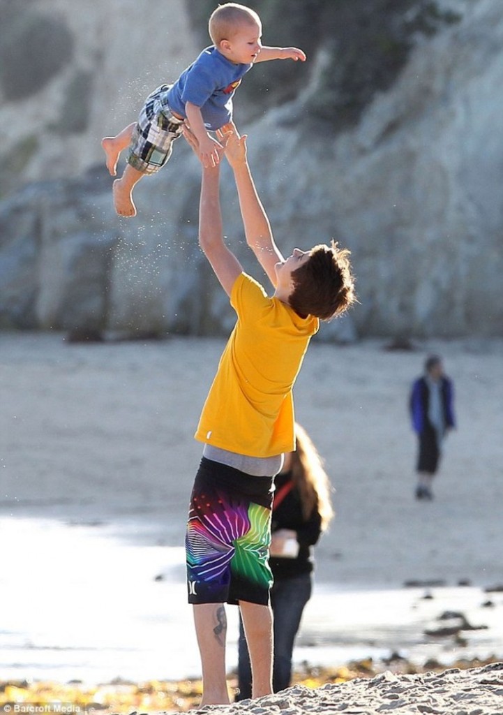 Justin, Selena, Jaxon, Jazmyn & Jeremy på Malibu Beach