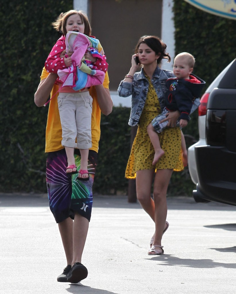 Justin, Selena, Jaxon, Jazmyn & Jeremy på Malibu Beach