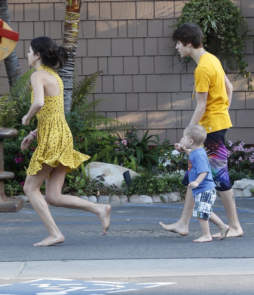 Justin, Selena, Jaxon, Jazmyn & Jeremy på Malibu Beach