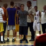 Justin Bieber spelar basket i Israel