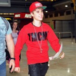 Bieber anländer till flygplatsen i Madrid!