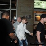Justin Bieber går på restaurang i Tel Aviv