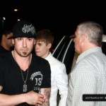 Justin Bieber går på restaurang i Tel Aviv