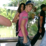 Justin och Selena anländer till Indonesien (Jakarta)