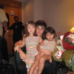 Justin och Selena tar kort med barn i Malaysia