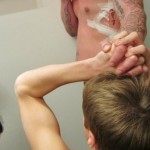 Justin tatuerar sig med sin pappa [bilder]
