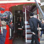 Bild på Justin Bieber på en buss i London